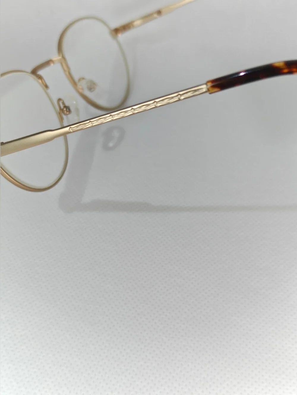 Belleville. Gold Metal Round. Eyeglasses - Classic Frame.